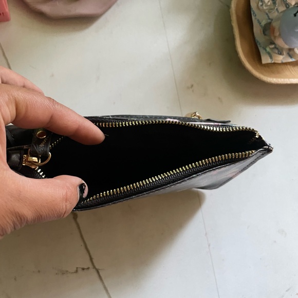 Westside bi-fold black floral wallet - Picture 2 of 5